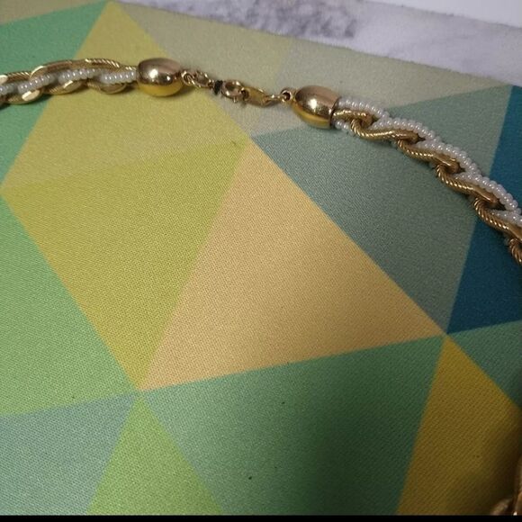 Vtg TRIFARI 80s Gold Tone Twisted Chain Link Necklace Faux Seed Pearl Beads 24" - Picture 3 of 7